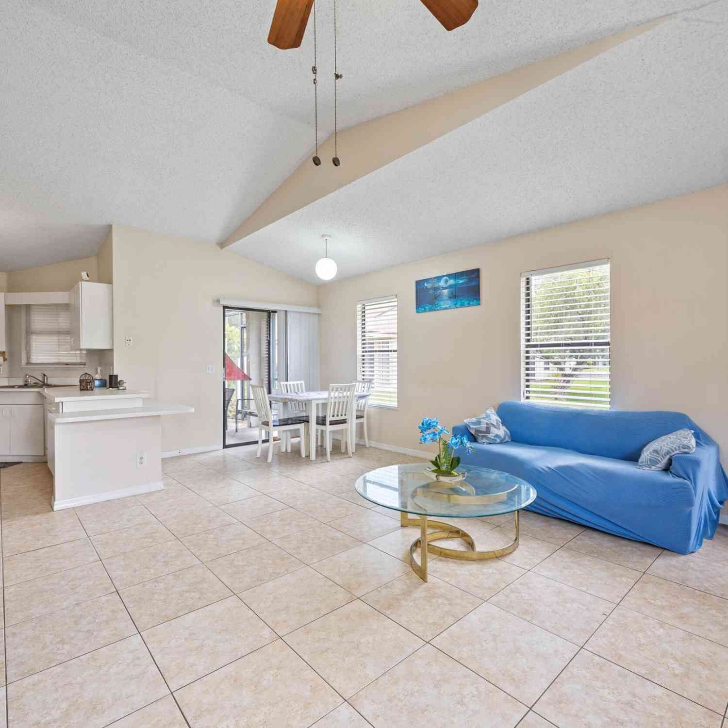 Living room - FL "Cozy Coastal Retreat  in ft pierce"